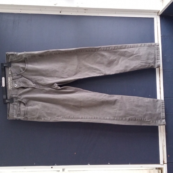Signature by Levi Strauss Other - Signature Levi Strauss gray jeans pants Slim size 26